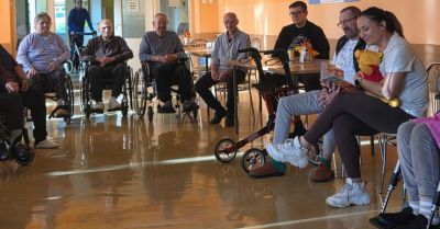 Kubuś Puchatek i zumba na spotkaniach seniorów